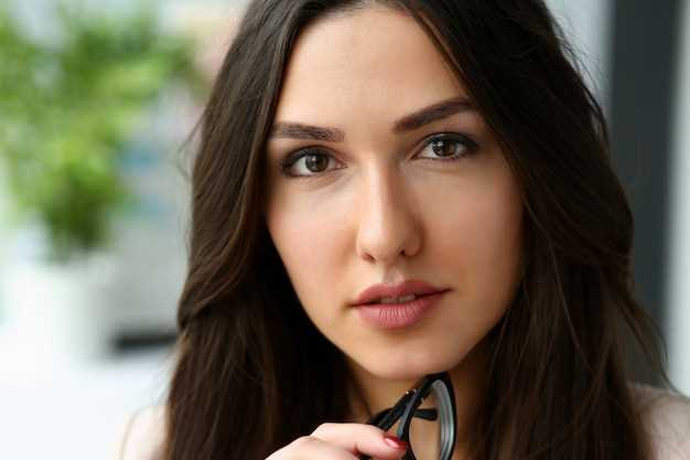 Красивые кареглазые брюнетки: особенности макияжа и рекомендации